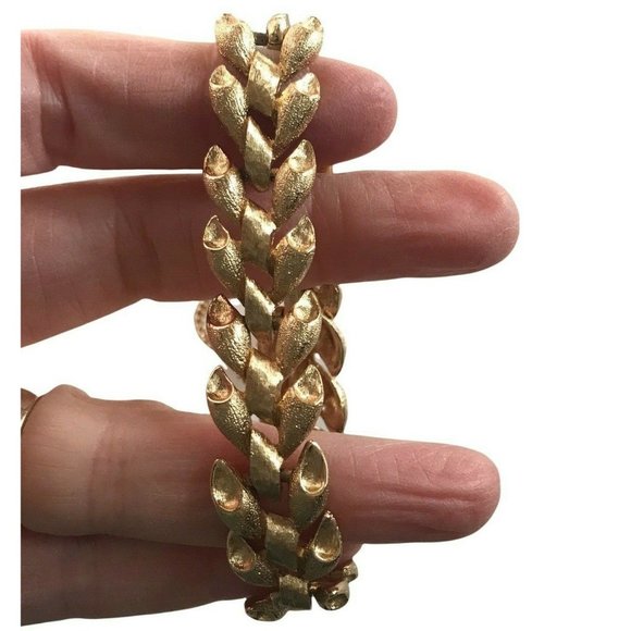 Vintage Monet Gold Tone Bracelet New With Original Tag Botanical Leaf Chain